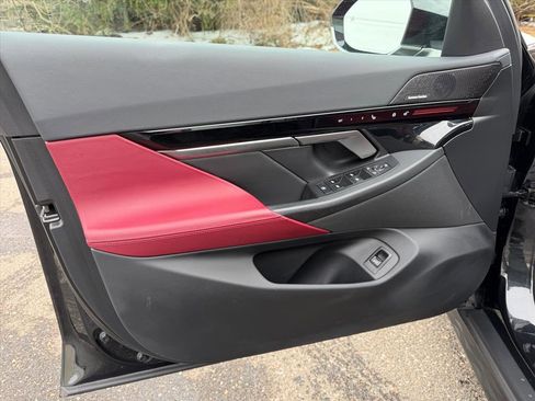 Used 2024 BMW 530i xDrive w/ Premium Package image 10