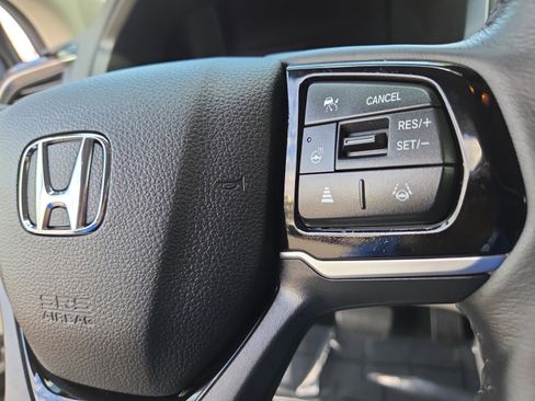 Used 2025 Honda Odyssey Elite image 12