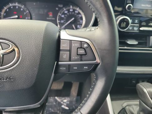 Used 2021 Toyota Highlander XLE FWD image 24
