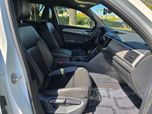 Used 2021 Volkswagen Atlas Cross Sport SE image 30