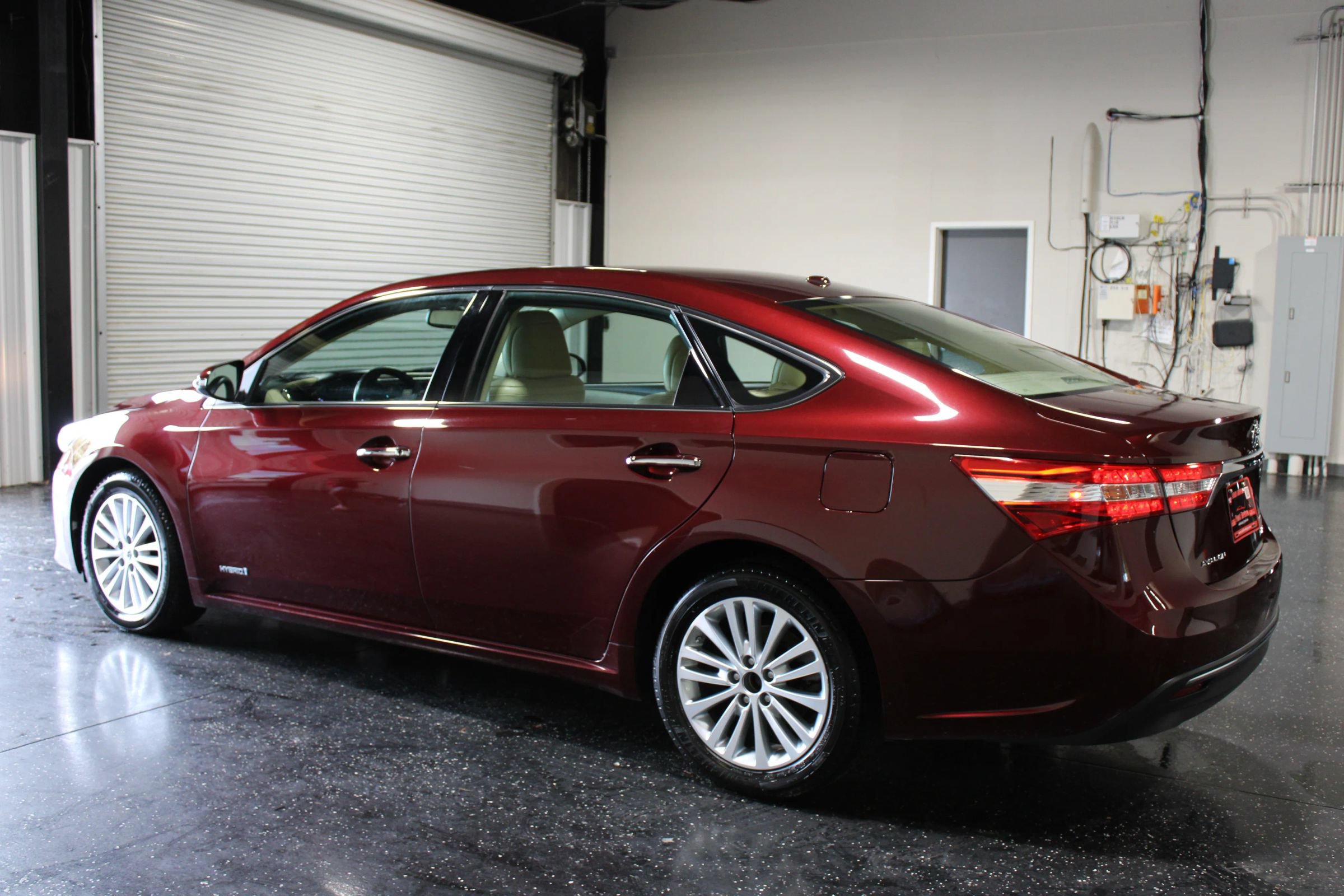 Used 2014 Toyota Avalon XLE Touring FWD image 5