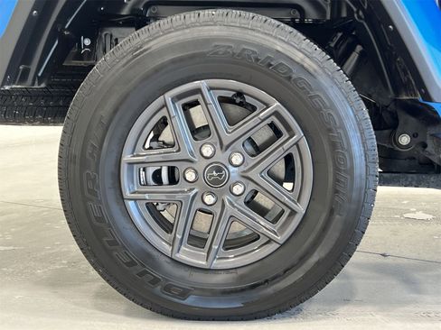 Used 2024 Jeep Gladiator Sport image 10