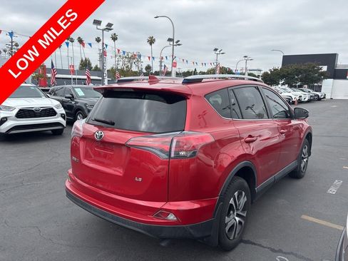 Used 2017 Toyota RAV4 LE FWD image 3
