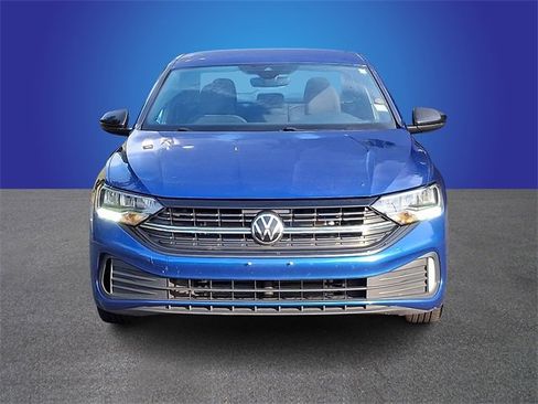 Used 2024 Volkswagen Jetta Sport image 2
