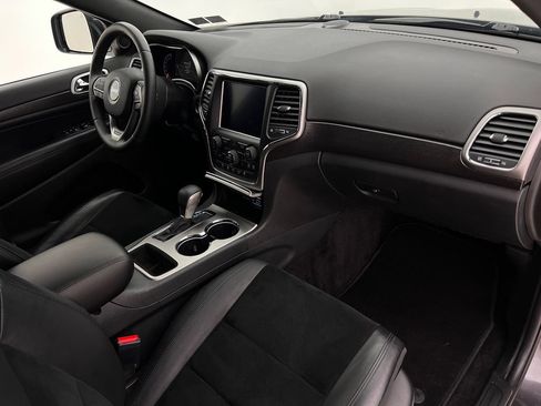 Used 2018 Jeep Grand Cherokee Laredo AWD/4WD image 13