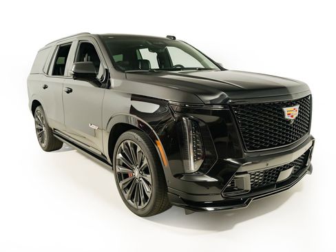 Used 2025 Cadillac Escalade V AWD/4WD image 11