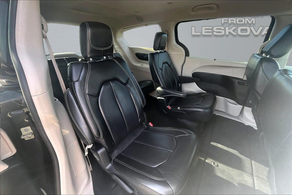 Used 2023 Chrysler Pacifica Touring-L FWD image 26