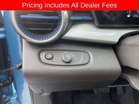 Used 2025 Chevrolet Trax LT w/ Driver Confidence Package FWD image 23