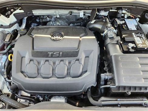 Used 2024 Volkswagen Tiguan SE image 31