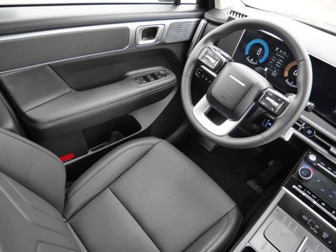 Certified 2025 Hyundai Santa Fe SEL image 9