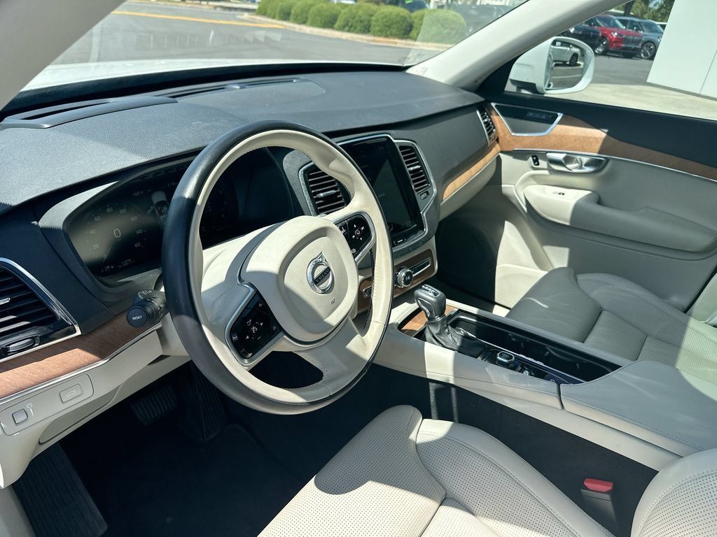 Used 2018 Volvo XC90 T6 Inscription w/ Convenience Package AWD/4WD image 10