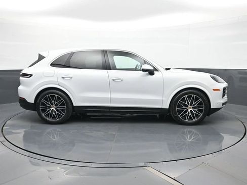 Certified 2025 Porsche Cayenne AWD/4WD image 22
