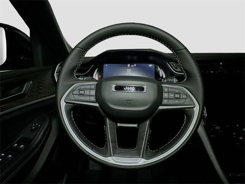 New 2025 Jeep Grand Cherokee L Limited image 7