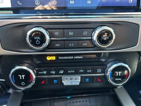 Used 2022 Ford F450 Platinum w/ FX4 Off-Road Package image 22