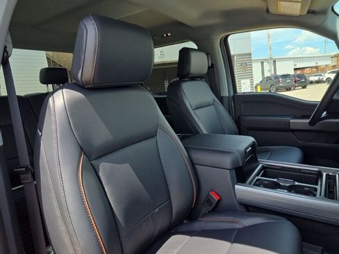 New 2026 Ford F250 Lariat w/ Black Appearance Package AWD/4WD image 17