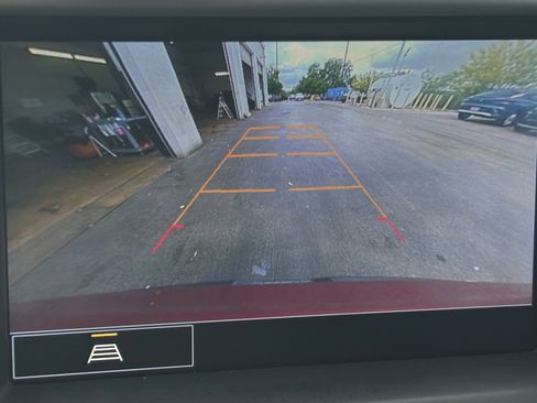 Used 2021 GMC Acadia SLT w/ Elevation Edition image 9