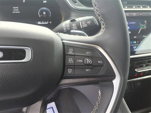 Certified 2023 Jeep Grand Cherokee Limited image 16