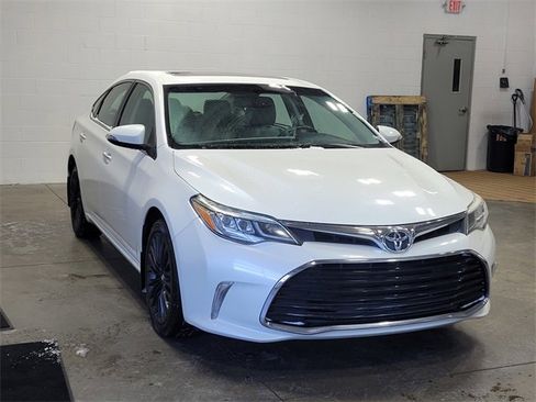 Used 2016 Toyota Avalon Touring image 3