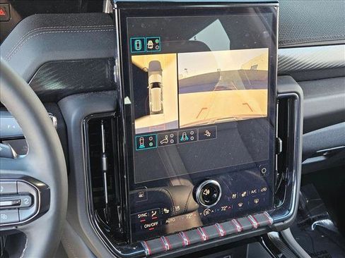 Used 2025 GMC Yukon AT4 AWD/4WD image 15