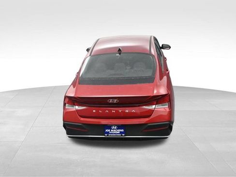 Used 2026 Hyundai Elantra SE FWD image 27