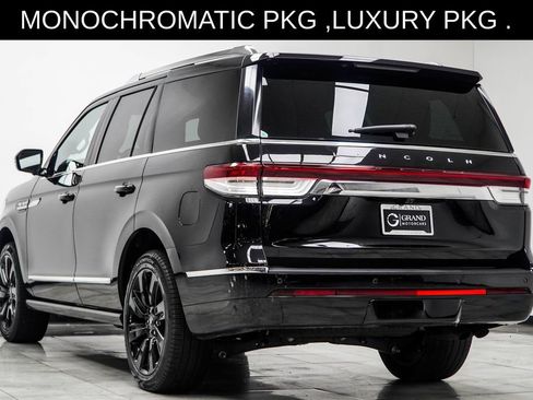 Used 2023 Lincoln Navigator Reserve AWD/4WD image 11