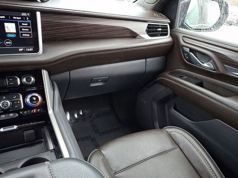 Used 2021 GMC Yukon Denali w/ Denali Premium Package image 17