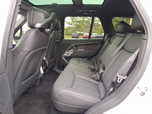 New 2025 Land Rover Range Rover SE image 8