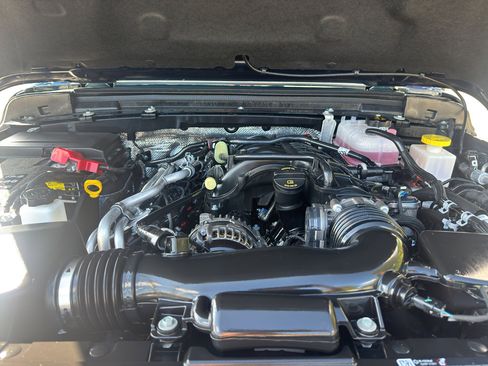 Used 2025 Jeep Gladiator Rubicon w/ Safety Group image 10