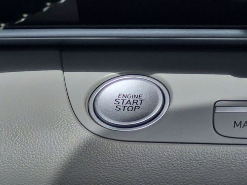 Used 2022 Hyundai Elantra Limited FWD image 17