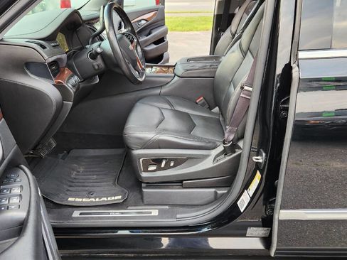 Used 2015 Cadillac Escalade ESV Luxury image 27