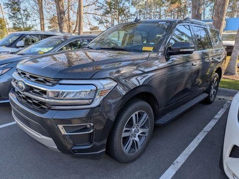 Used 2024 Ford Expedition Limited image 5