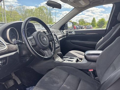 Used 2012 Jeep Grand Cherokee Laredo w/ Laredo E Group AWD/4WD image 12
