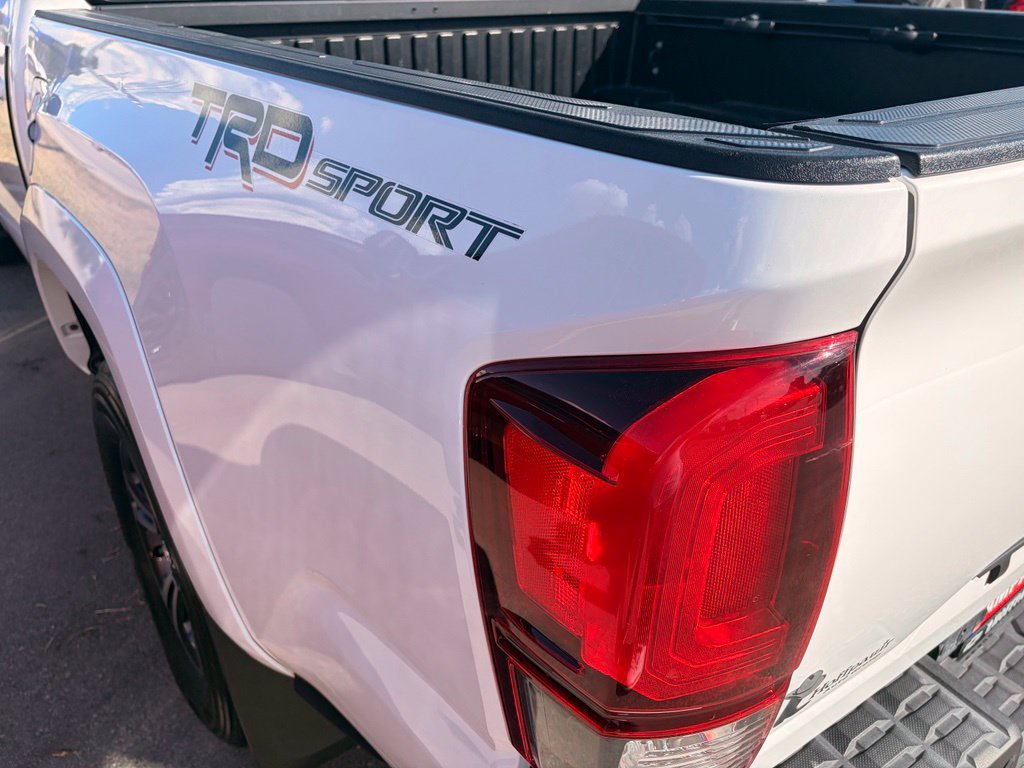 Used 2018 Toyota Tacoma TRD Sport w/ Technology Package RWD image 4