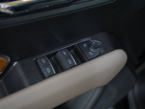 Used 2024 GMC Canyon Denali AWD/4WD image 19
