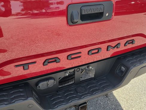 Used 2021 Toyota Tacoma SR5 AWD/4WD image 8