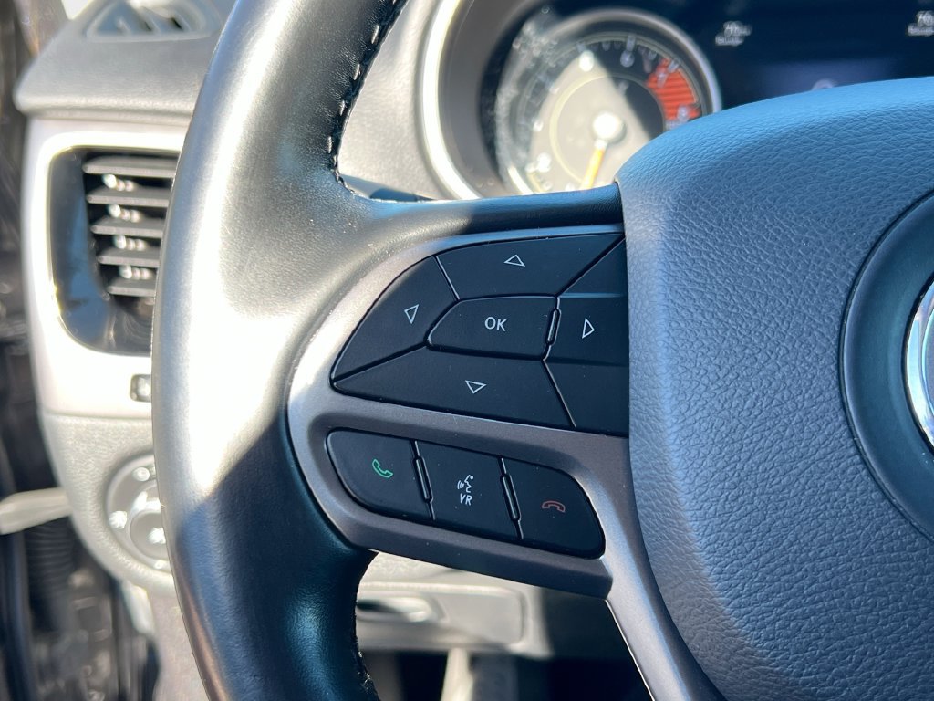 Used 2020 Jeep Cherokee Limited AWD/4WD image 39