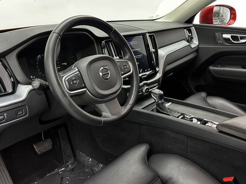 Used 2019 Volvo XC60 T6 Momentum w/ Premium Package image 10