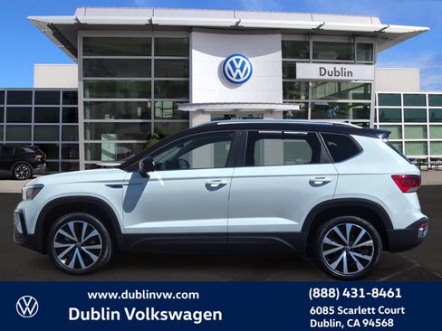 Certified 2023 Volkswagen Taos SE FWD image 7