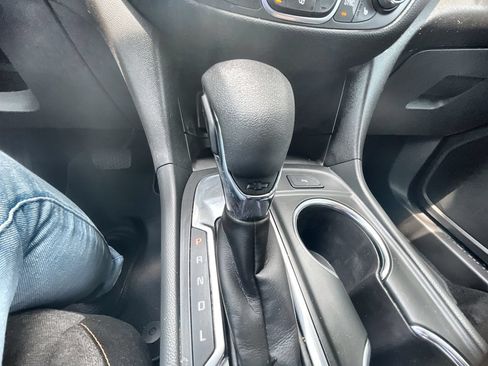 Used 2024 Chevrolet Equinox LT FWD image 16