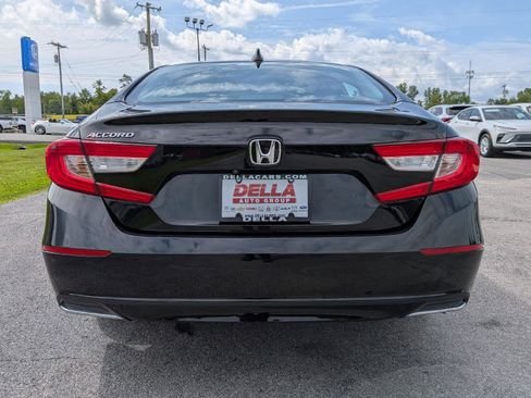 Used 2018 Honda Accord EX image 9