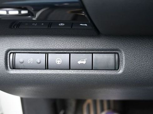 Used 2025 Nissan Pathfinder SV AWD/4WD image 25