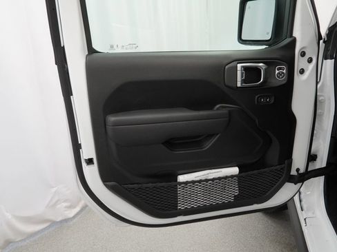 New 2026 Jeep Gladiator Mojave w/ Safety Group image 29