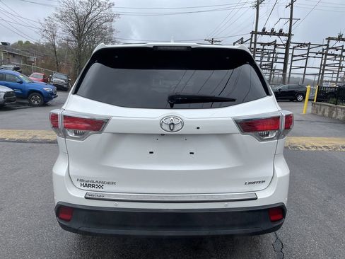 Used 2015 Toyota Highlander Limited w/ Driver Technology Package FWD image 4