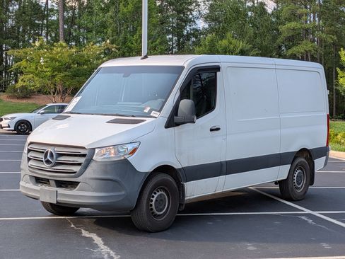 Used 2022 Mercedes-Benz Sprinter 2500 image 5