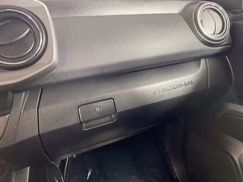 Used 2019 Toyota Tacoma TRD Off-Road AWD/4WD image 34