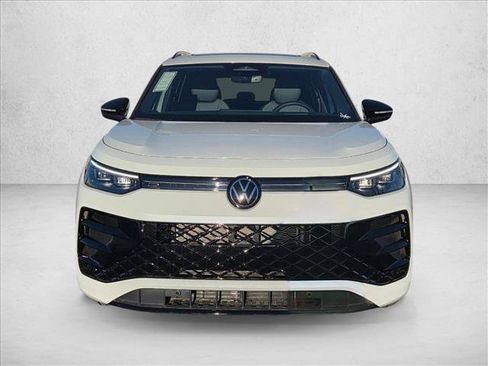 New 2026 Volkswagen Tiguan SE R-Line FWD image 6
