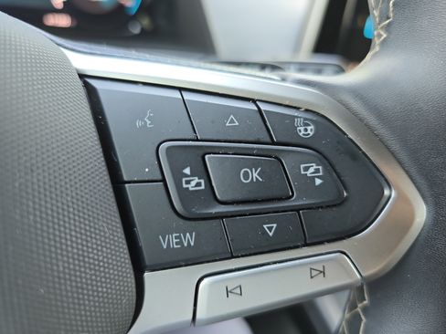 Used 2024 Volkswagen Atlas Cross Sport SE FWD image 18
