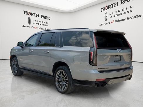 Used 2023 Cadillac Escalade ESV V w/ LPO, ONYX Package AWD/4WD image 7