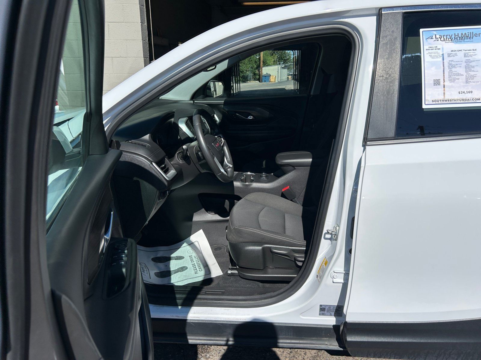 Used 2024 GMC Terrain SLE FWD image 13