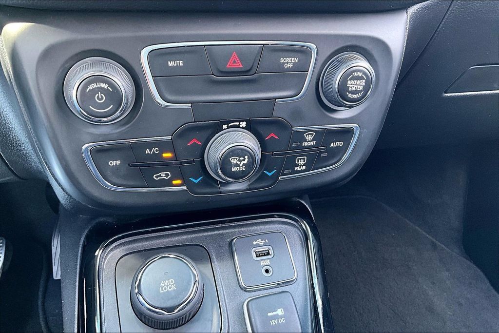 Used 2020 Jeep Compass Limited AWD/4WD image 16